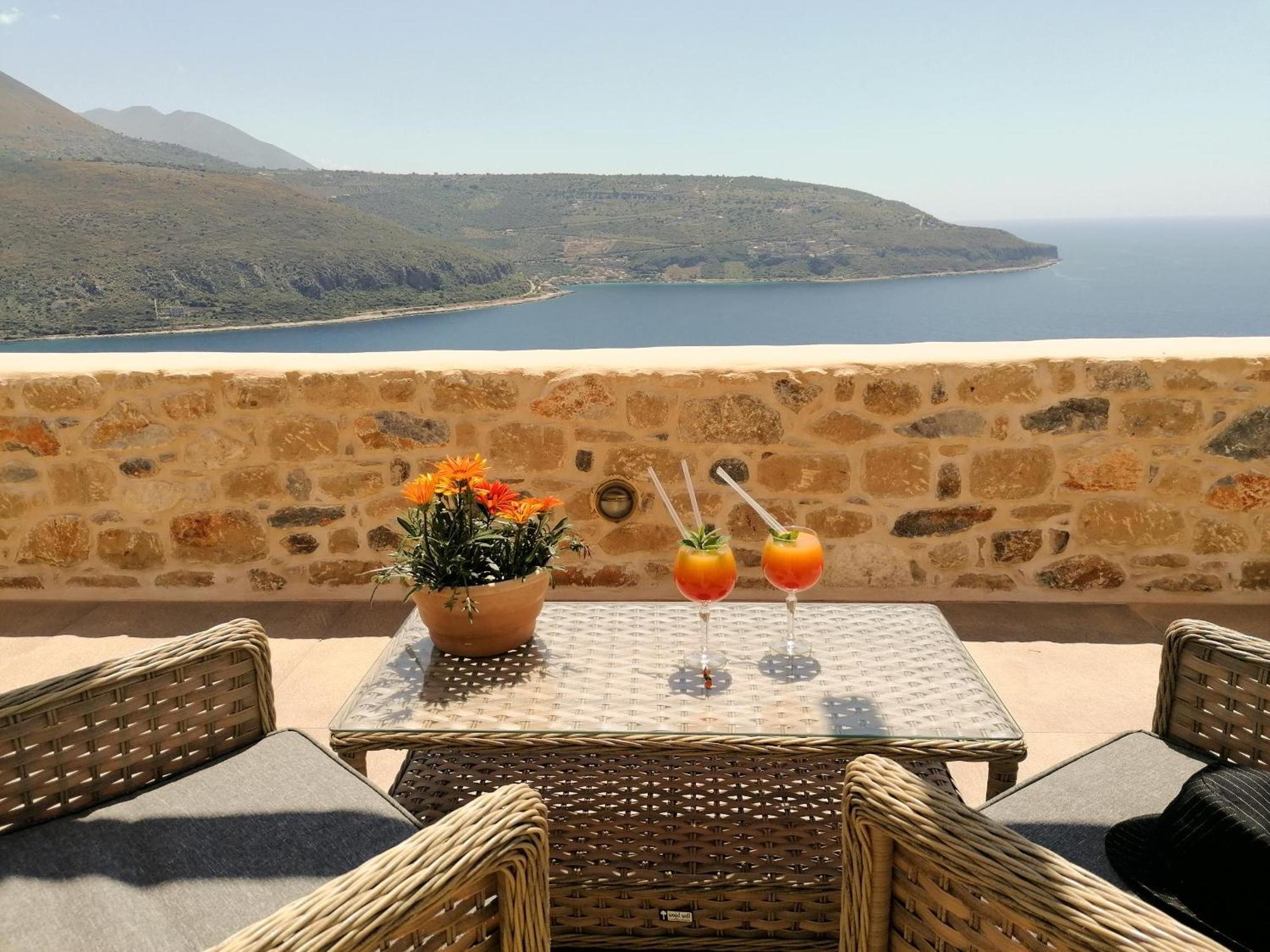 Akrolithi Boutique Hotel & Suites Oitilon Exterior photo