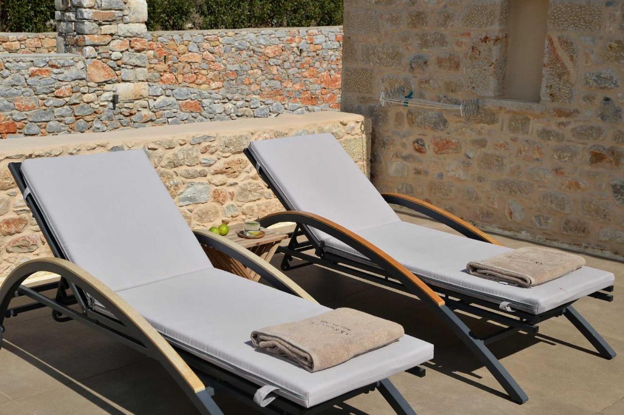 Akrolithi Boutique Hotel & Suites Oitilon Exterior photo