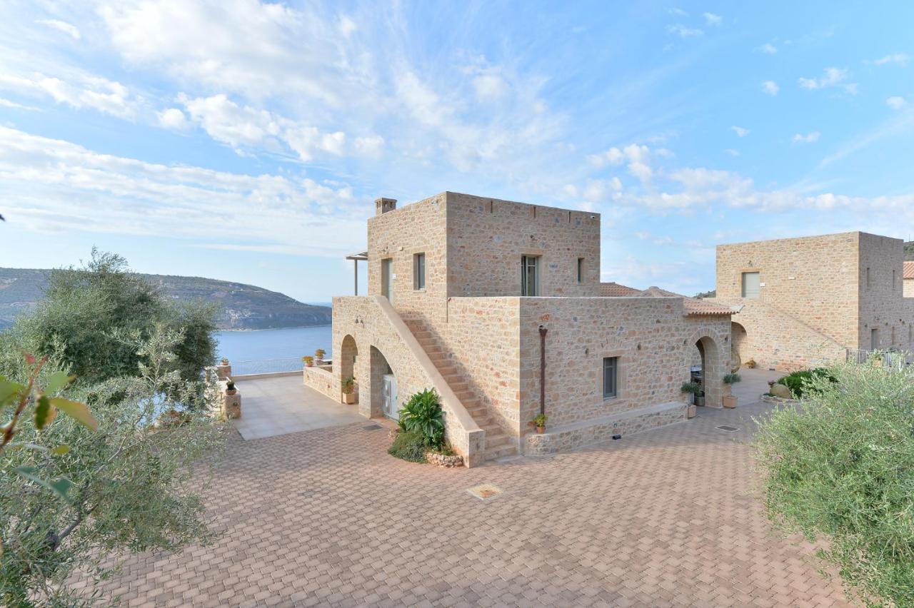 Akrolithi Boutique Hotel & Suites Oitilon Exterior photo