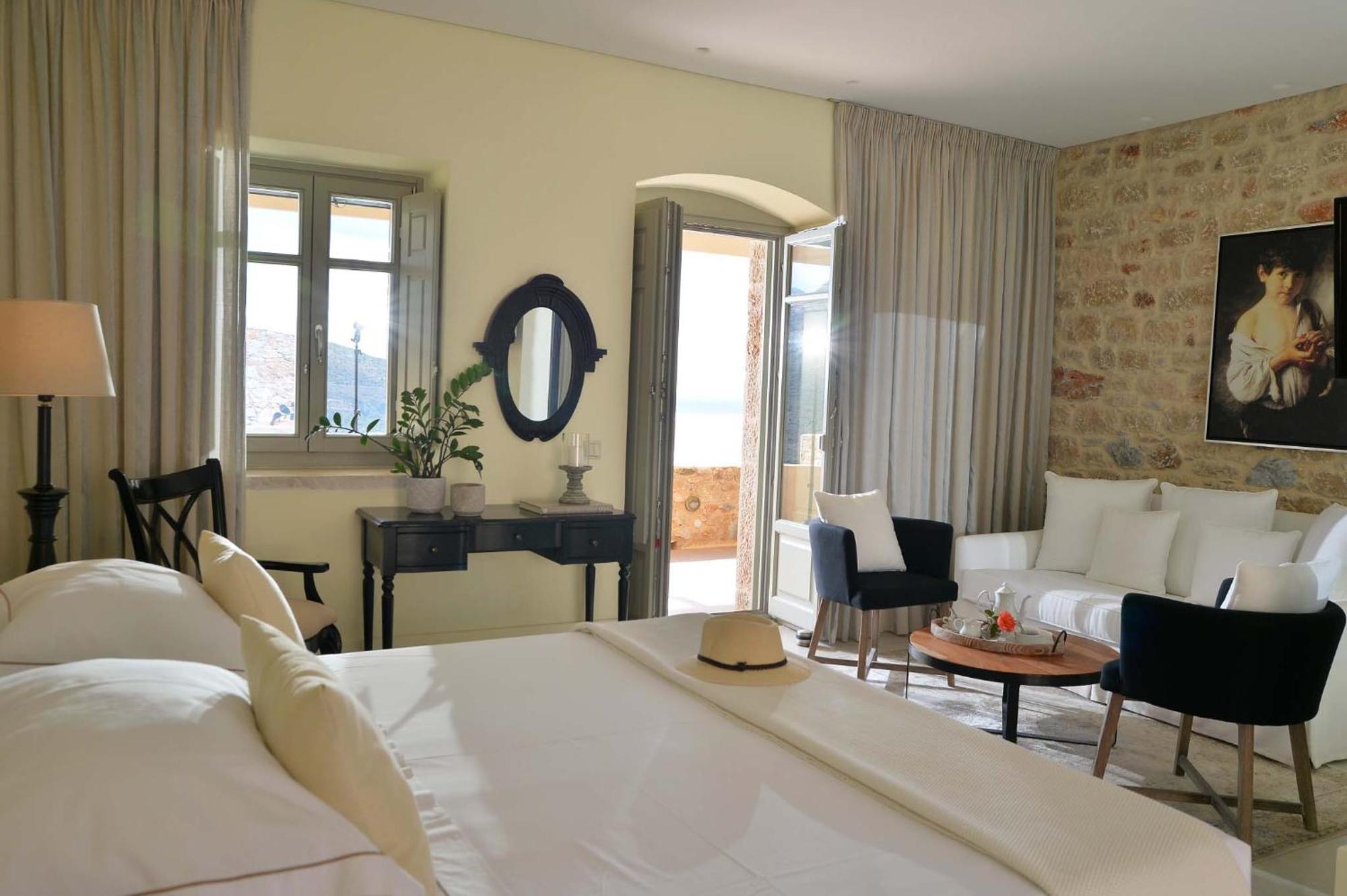 Akrolithi Boutique Hotel & Suites Oitilon Exterior photo