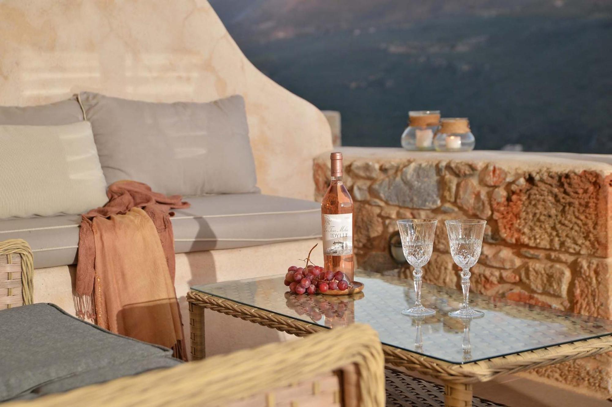Akrolithi Boutique Hotel & Suites Oitilon Exterior photo